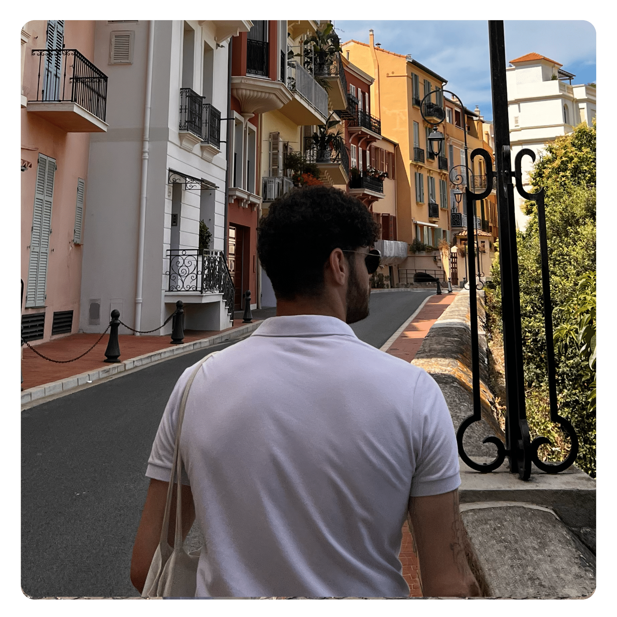 Lary Wagner, créateur de sites web et designer graphique, aide les entreprises à améliorer leur présence en ligne avec des sites modernes et attrayants.
