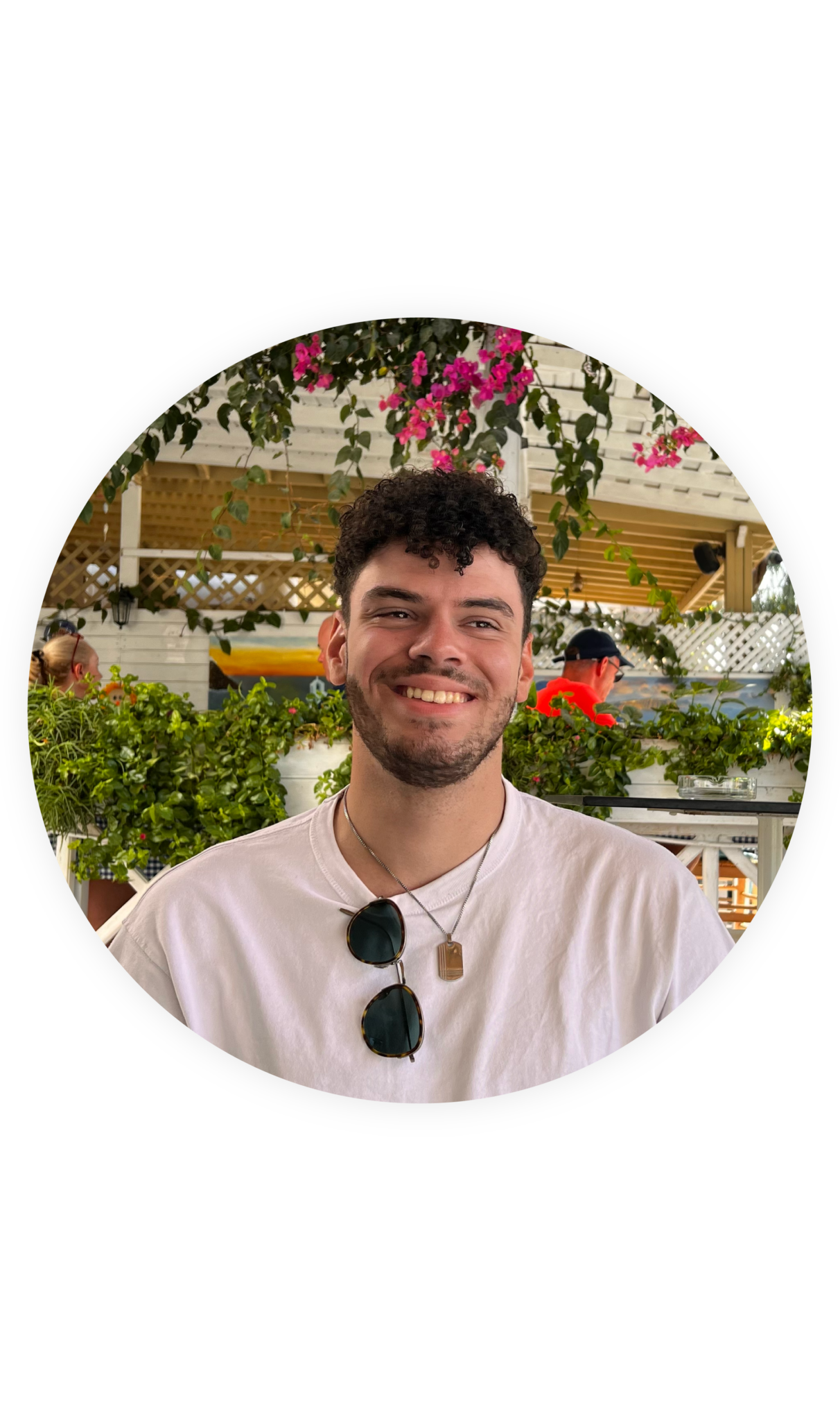 Lary Wagner, créateur de sites web et designer graphique, aide les entreprises à améliorer leur présence en ligne avec des sites modernes et attrayants.